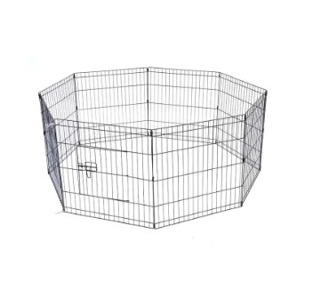 Apakah desain kunci playpen anjing logam aman dan dapat menjepit kaki anjing?
